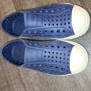 Youth NATIVE navy blue slip on shoes size C13